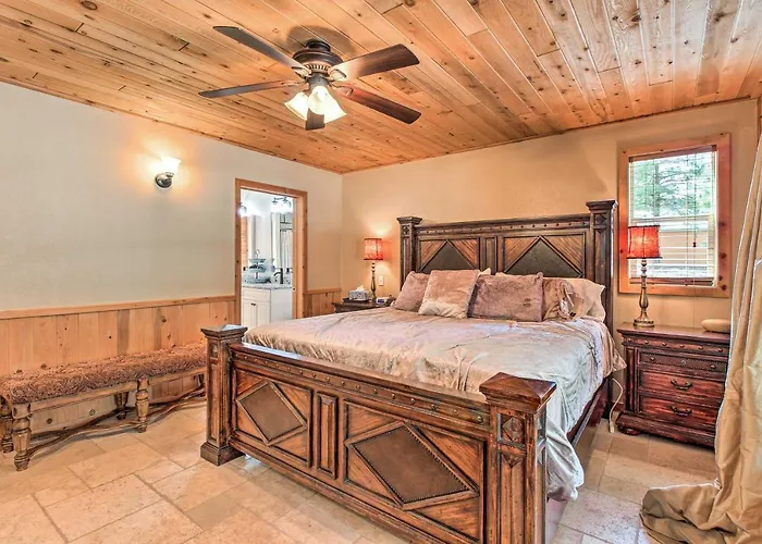 Family Game Room: Spacious *