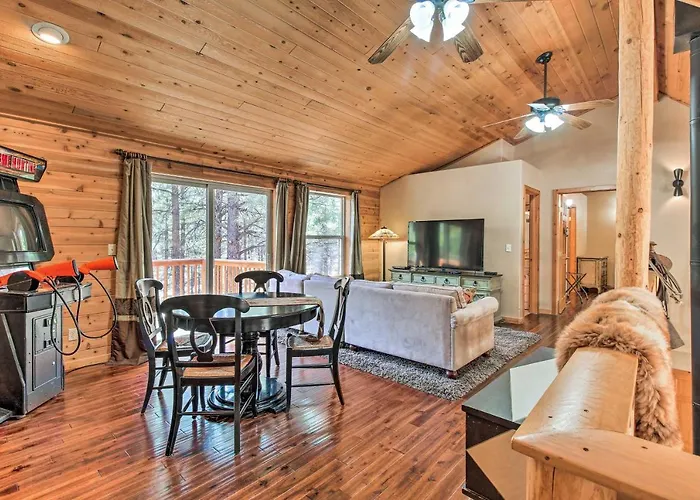 Family Game Room: Spacious Holiday home