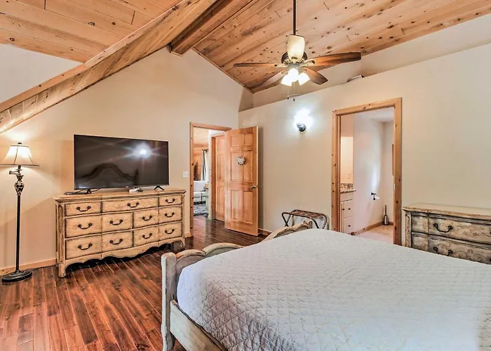 Family Game Room: Spacious Holiday home